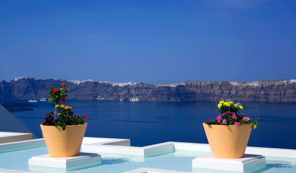 Exploring the Imposing Santorini Caldera – A Gem in Santorini’s Tiara